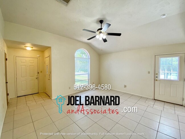 Building Photo - Available August 9: 3 Bedroom, 2 Bath Stan...