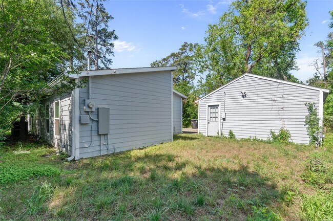 Building Photo - 3853 Rosedale St