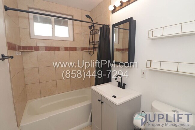 Building Photo - 1831 Lilac Rd