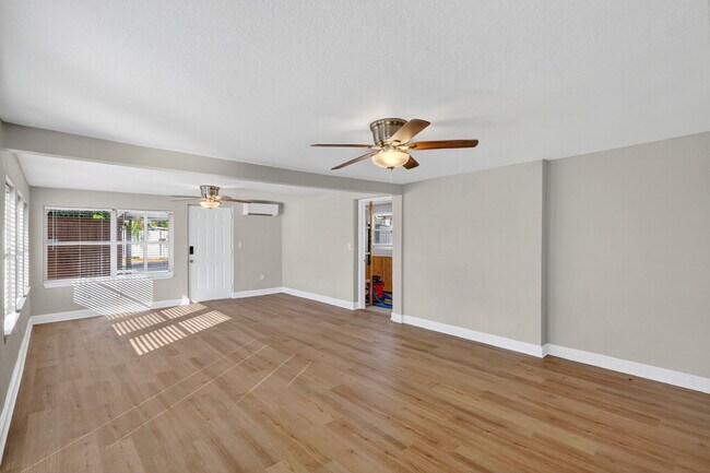 Building Photo - 541 40th Ave NE