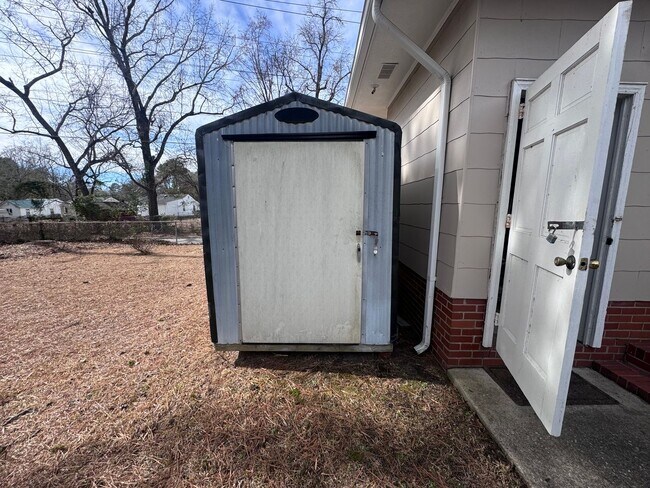 Building Photo - 302 Brookwood Ave