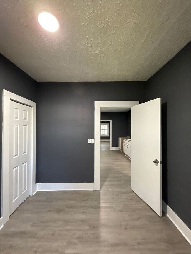 Building Photo - 3164 Yale Ave