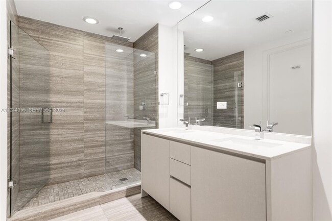 Building Photo - 1010 Brickell Ave