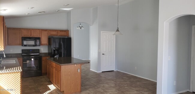 Building Photo - 4631 W Shumway Farm Rd