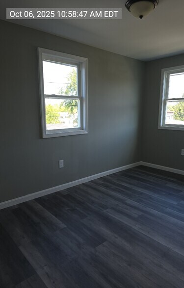 Building Photo - 335 Arden Rd W