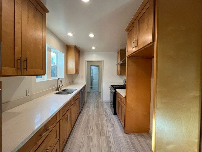 Building Photo - North Hollywood 2+2 extra storage, upgrades + backyard!