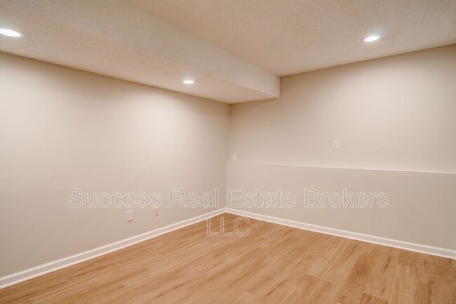 Building Photo - 4734 N Springs Rd NW