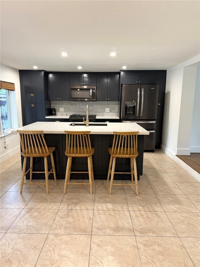 Building Photo - 670 E 58th St
