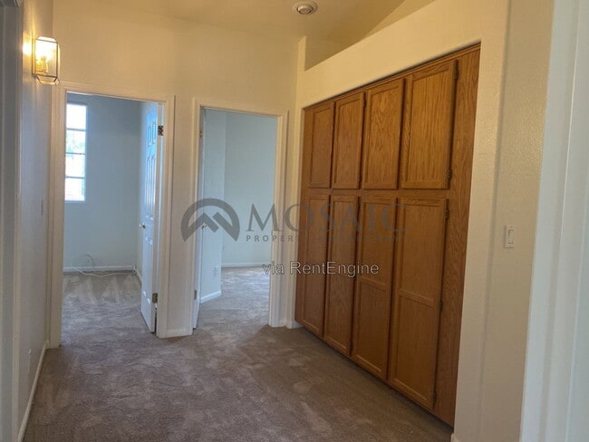 Building Photo - 5561 W Park Ave