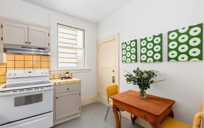 Building Photo - 206 Steiner St
