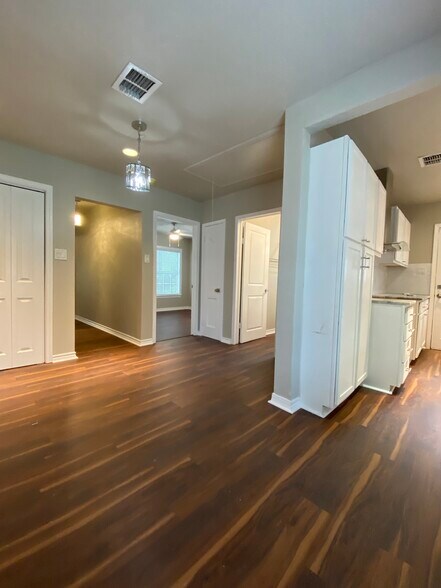 Building Photo - 2118 Burnet St