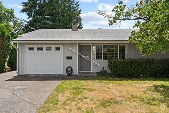 Building Photo - Gladstone Charmer | 3 Bedroom 2 Bathroom H...