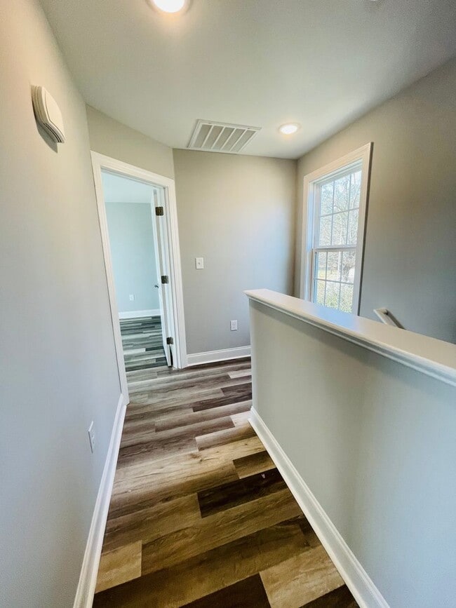 Building Photo - Adorable 2bd/2.5ba cottage in downtown Aynor - Ready for move in!!