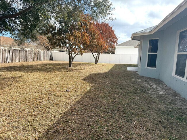 Building Photo - 549 SW Prater Ave