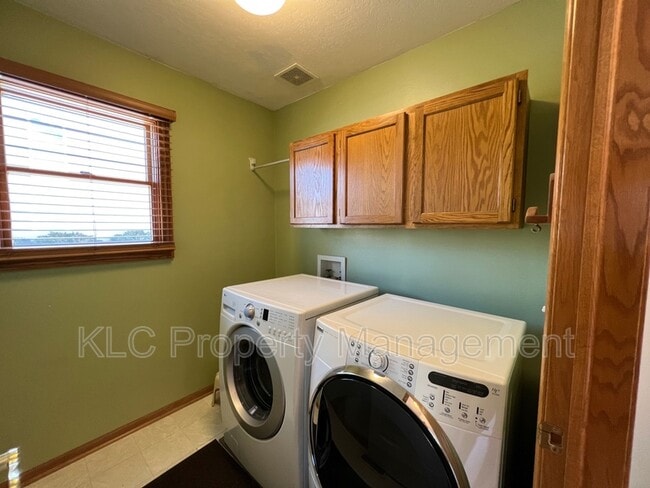 Building Photo - 15177 Hawthorn Dr