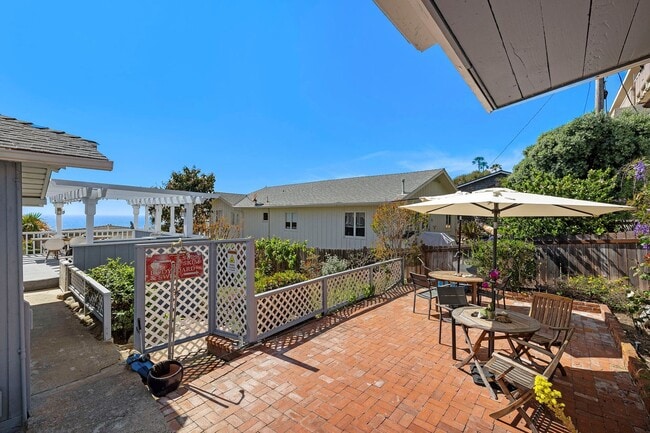 Building Photo - Woods Cove Furnished Cottage