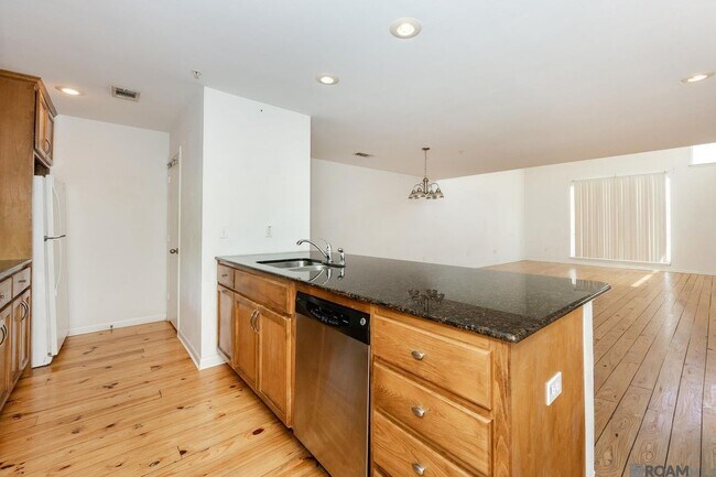 Building Photo - 1720 Nicholson Dr