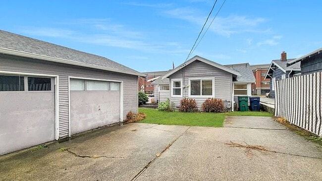 Building Photo - Adorable 2bed/1bath Auburn Home on Main St.