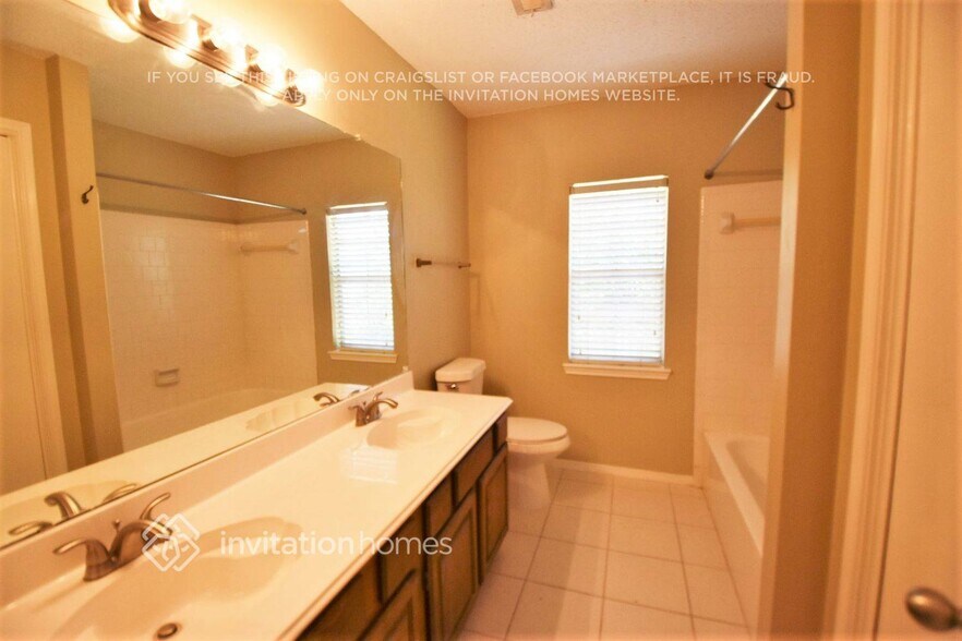Building Photo - 16011 Sweetwater Creek Dr