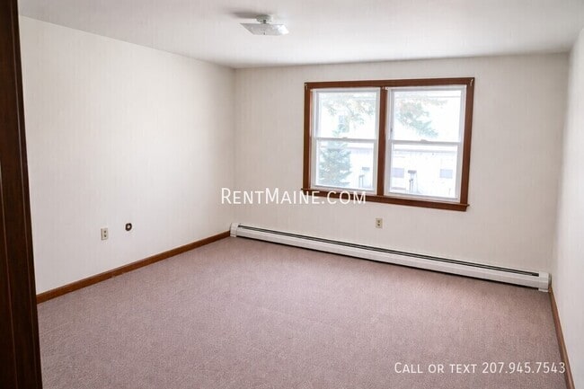 Building Photo - 19 Hemlock St