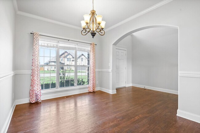 Building Photo - Three Bedroom with Bonus on Exit 8!