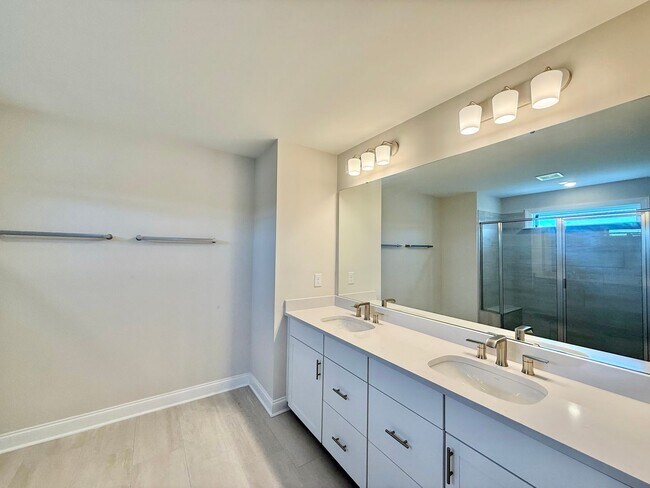 Building Photo - Luxurious 5BD, 4.5BA Holly Springs Home in an HOA Community with Resort-Style Amenities near Down...