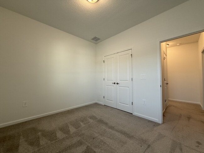 Building Photo - 104 Charmer Trce