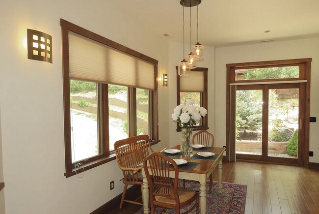 Building Photo - Mountain Sunset Views: Lovely Four-Bedroom House in Skyridge