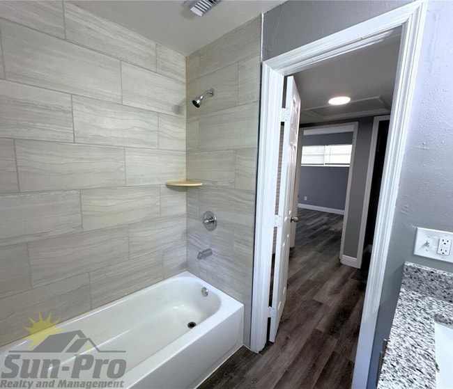 Building Photo - 723 Madison Ave