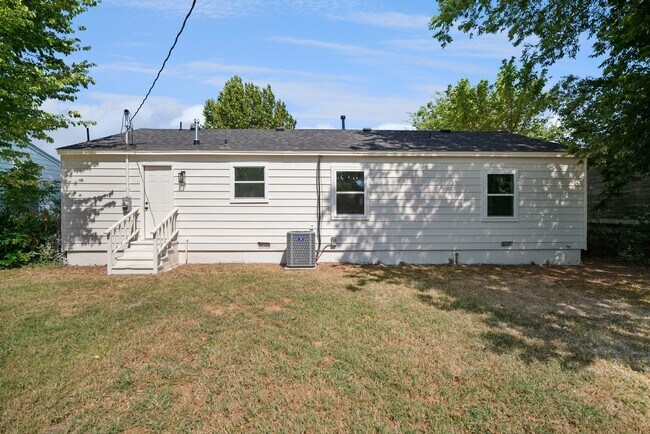 Building Photo - 4672 N Troost Ave