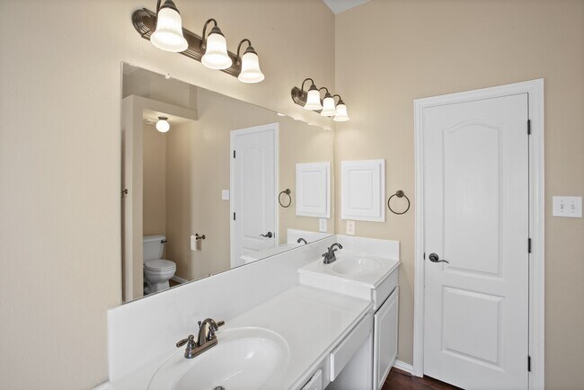 Building Photo - 8305 Spinnaker Bay Ln