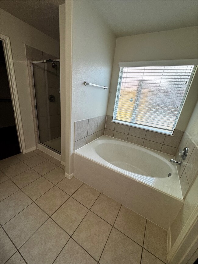Building Photo - 9311 Camelia Crest Ln