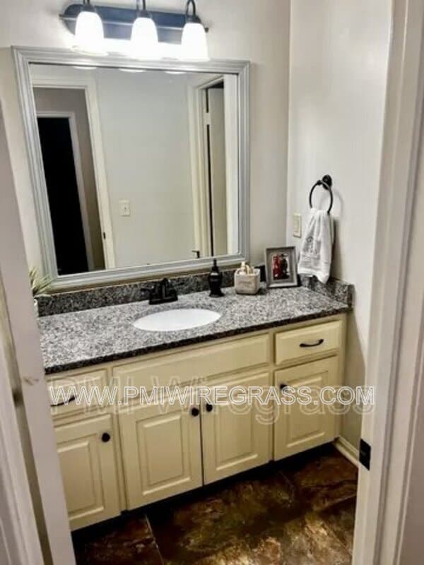 Building Photo - 401 Wildwood Dr