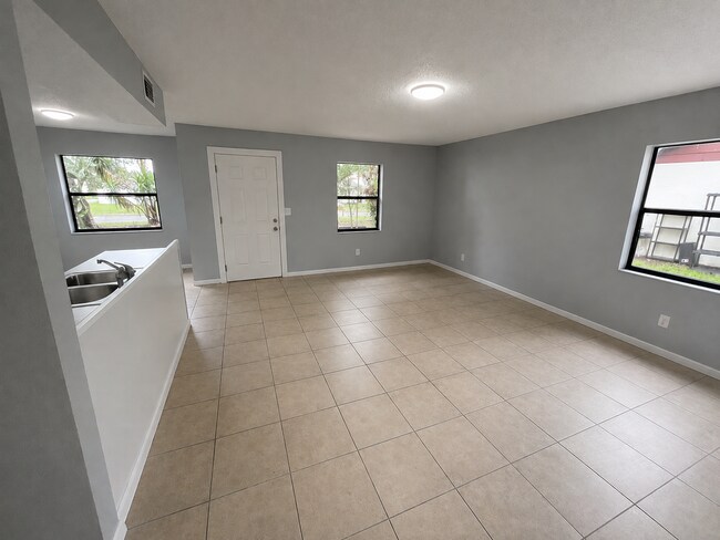 Building Photo - 38214 7th Ave
