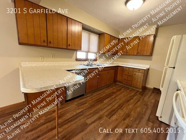 Building Photo - 3201 S Garfield Ave