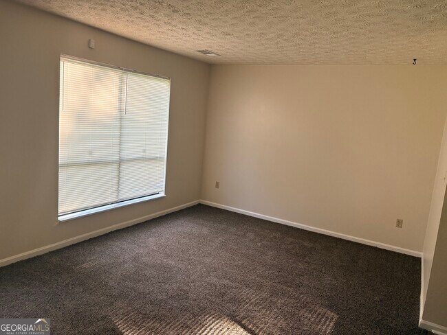Building Photo - 165 Hunters Ln