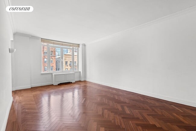 Building Photo - 400 E 51st St
