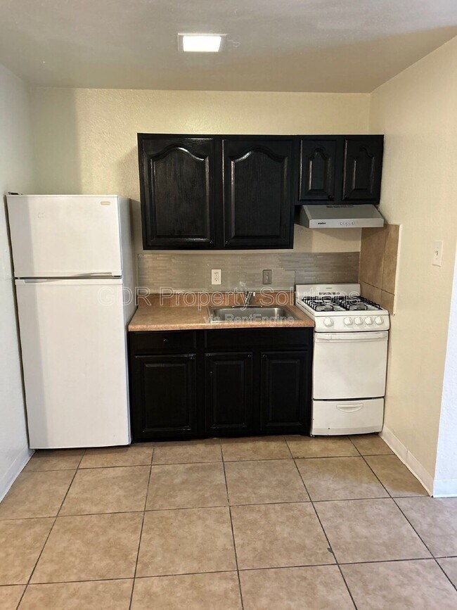 Building Photo - 401 14th St NW