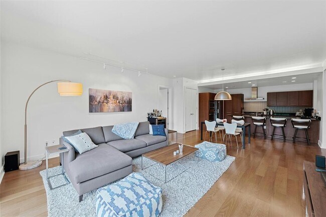 Building Photo - 210 Lee Barton Dr