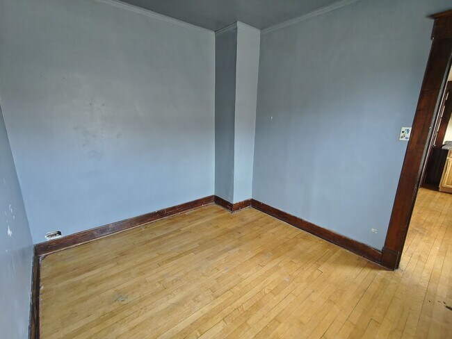Building Photo - 1118 S 14th St