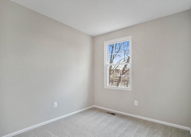 Building Photo - Gorgeous End Unit townhouse with WATER VIEWS ready mid August!
