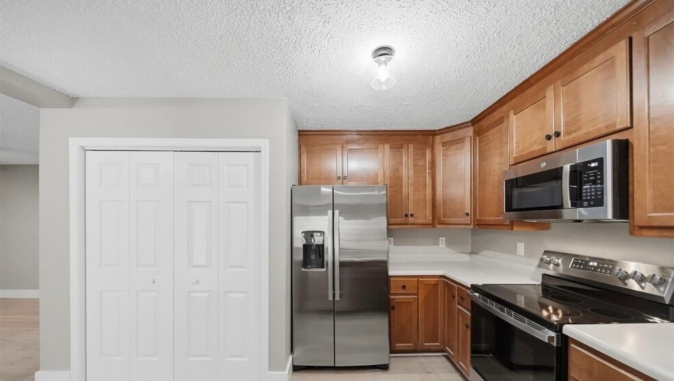 Building Photo - 800 Meadowview Dr