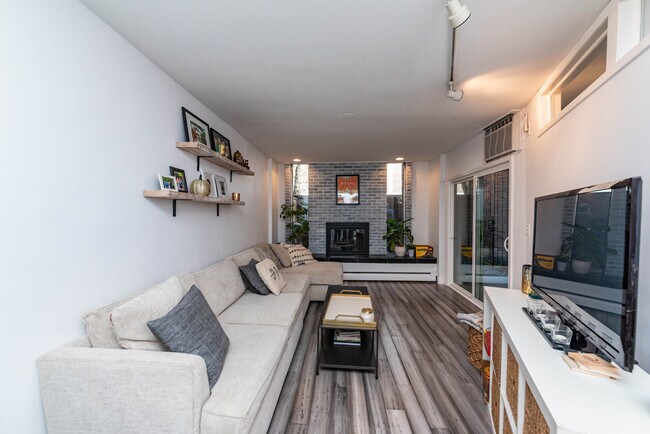 Building Photo - 1750 N Wells St