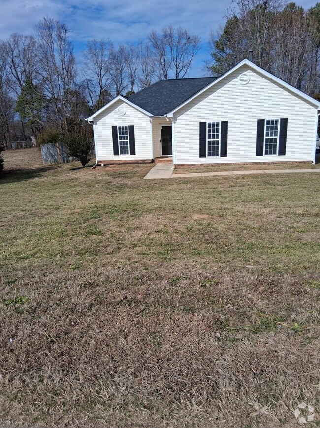 Building Photo - 3 Bedroom Home Near Wingate University