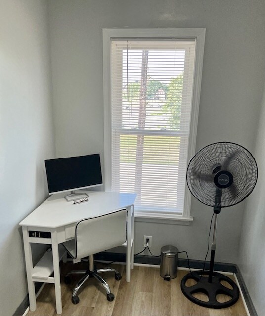 Office Space - 6073 Linwood St