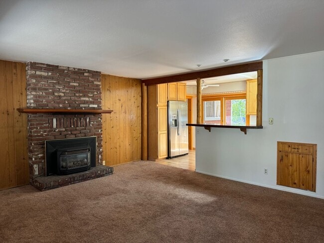 Building Photo - 574 Koru St
