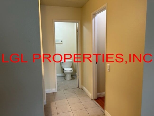 Building Photo - 1470 Pebblewood Dr