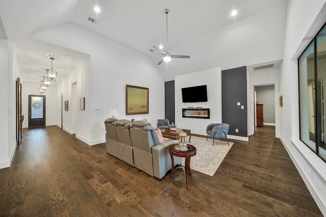 Building Photo - 1015 Oak Briar Ln