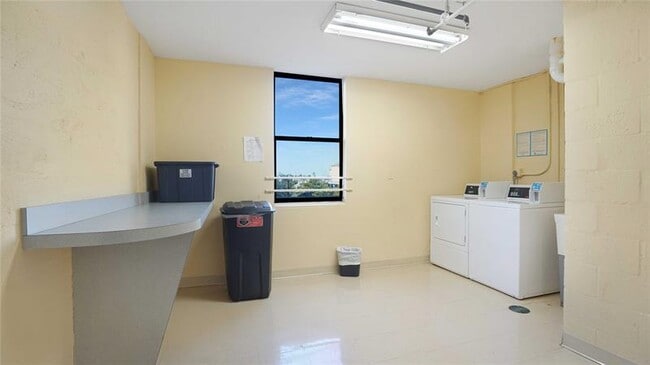 Building Photo - 3031 N Ocean Blvd