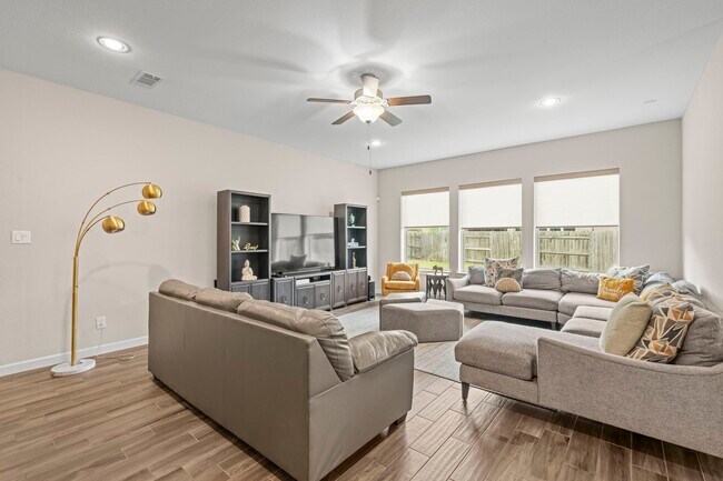 Building Photo - 6811 Andorra Cove Cir